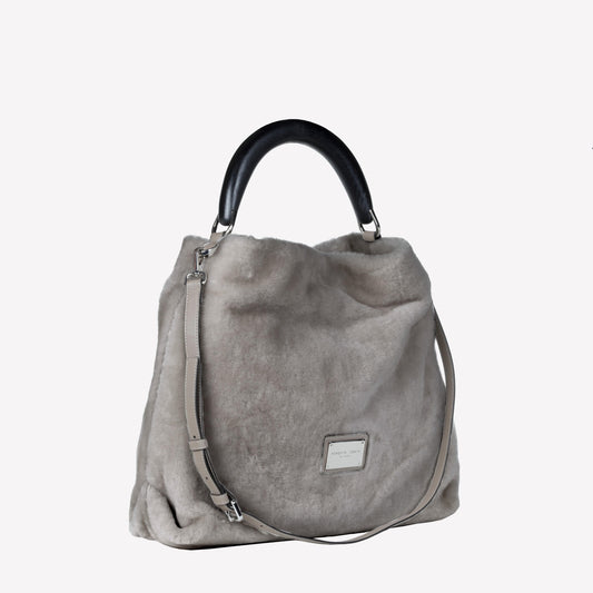BORSA A SPALLA IN MONTONE EFFETTO VISONE COLOR NUTRIA CON MANICO IN LEGNO NERO BIANCA - Products | Roberto Festa