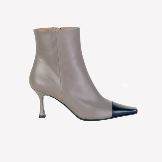 FANNY ANKLE BOOTS IN STONE CALF WITH BLACK TOE - Grigio | Roberto Festa