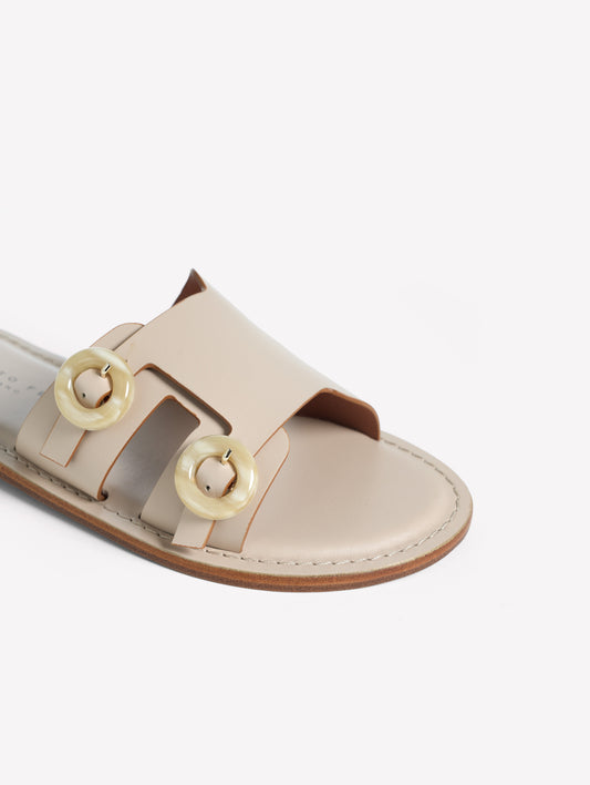 FLAT LEATHER SANDALS IN BUTTER COLOR WITH DOUBLE ROUND BUCKLES NAISA - Beige | Roberto Festa