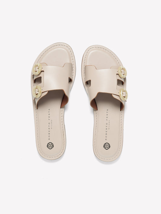 FLAT LEATHER SANDALS IN BUTTER COLOR WITH DOUBLE ROUND BUCKLES NAISA - Beige | Roberto Festa
