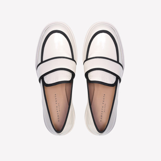 PERCY LOAFER IN CREAM PATENT - Bianco | Roberto Festa