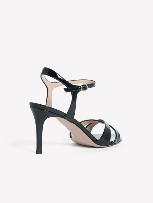 BLACK PATENT LEATHER SANDALS WITH ANKLE STRAP AND CROSSED TOE WITH MEDIUM HEEL ROMILDA - Nero | Roberto Festa