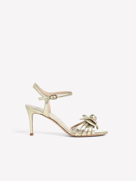 PLATINUM LAMINATED LEATHER SANDAL WITH THIN STRAPS ON THE TOE AND FLOWER ACCESSORY WITH MEDIUM HEEL BY SINCLER - Bridal Shoes | Roberto Festa