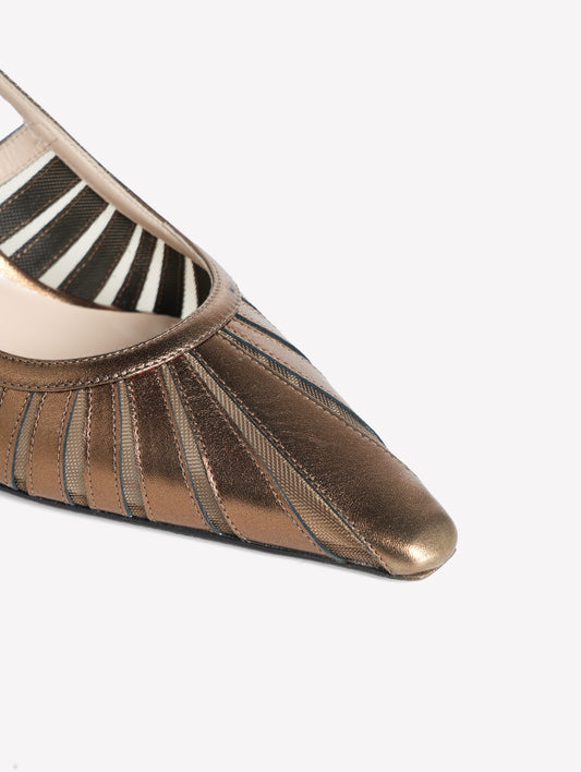 SLINGBACK IN PELLE LAMINATA BRONZO CON INTAGLI LASERATI E TACCO MEDIO SUNNY - marrone | Roberto Festa