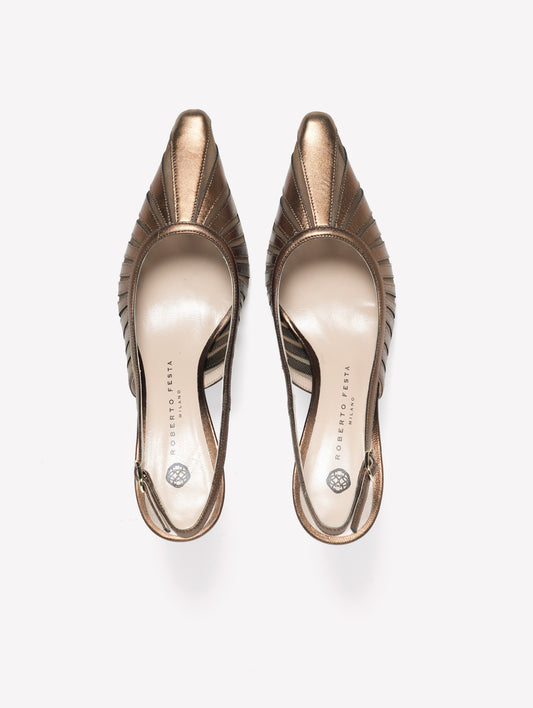 SLINGBACK IN PELLE LAMINATA BRONZO CON INTAGLI LASERATI E TACCO MEDIO SUNNY - marrone | Roberto Festa
