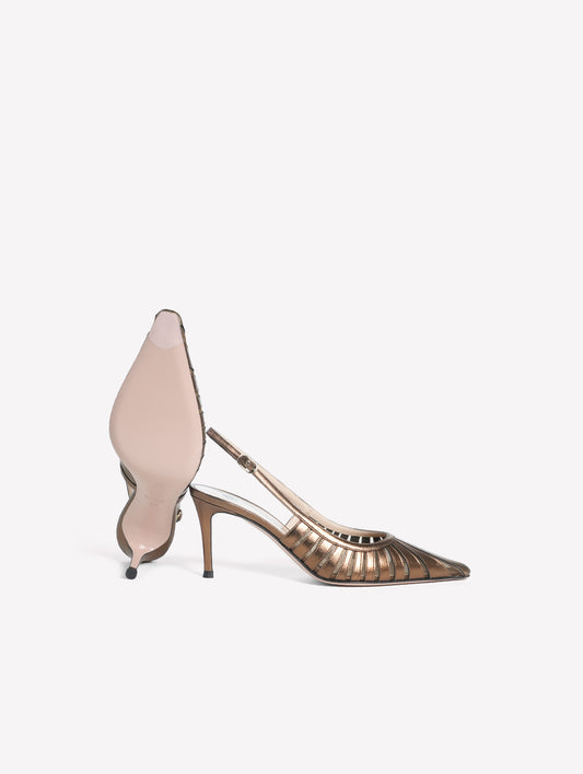 SLINGBACK IN PELLE LAMINATA BRONZO CON INTAGLI LASERATI E TACCO MEDIO SUNNY - marrone | Roberto Festa