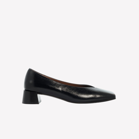 BLACK SEMI-GLOSS LEATHER DECOLLETE WITH V-NECK VINA - Pumps | Roberto Festa