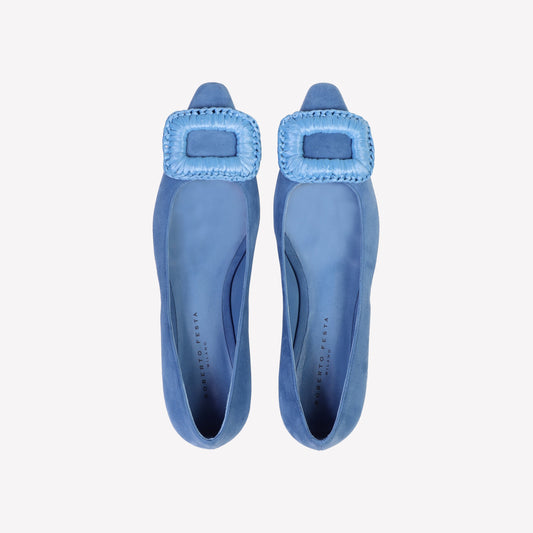 flat in camoscio jeans con accessorio rivestito in raffia canary - Azzurro | Roberto Festa